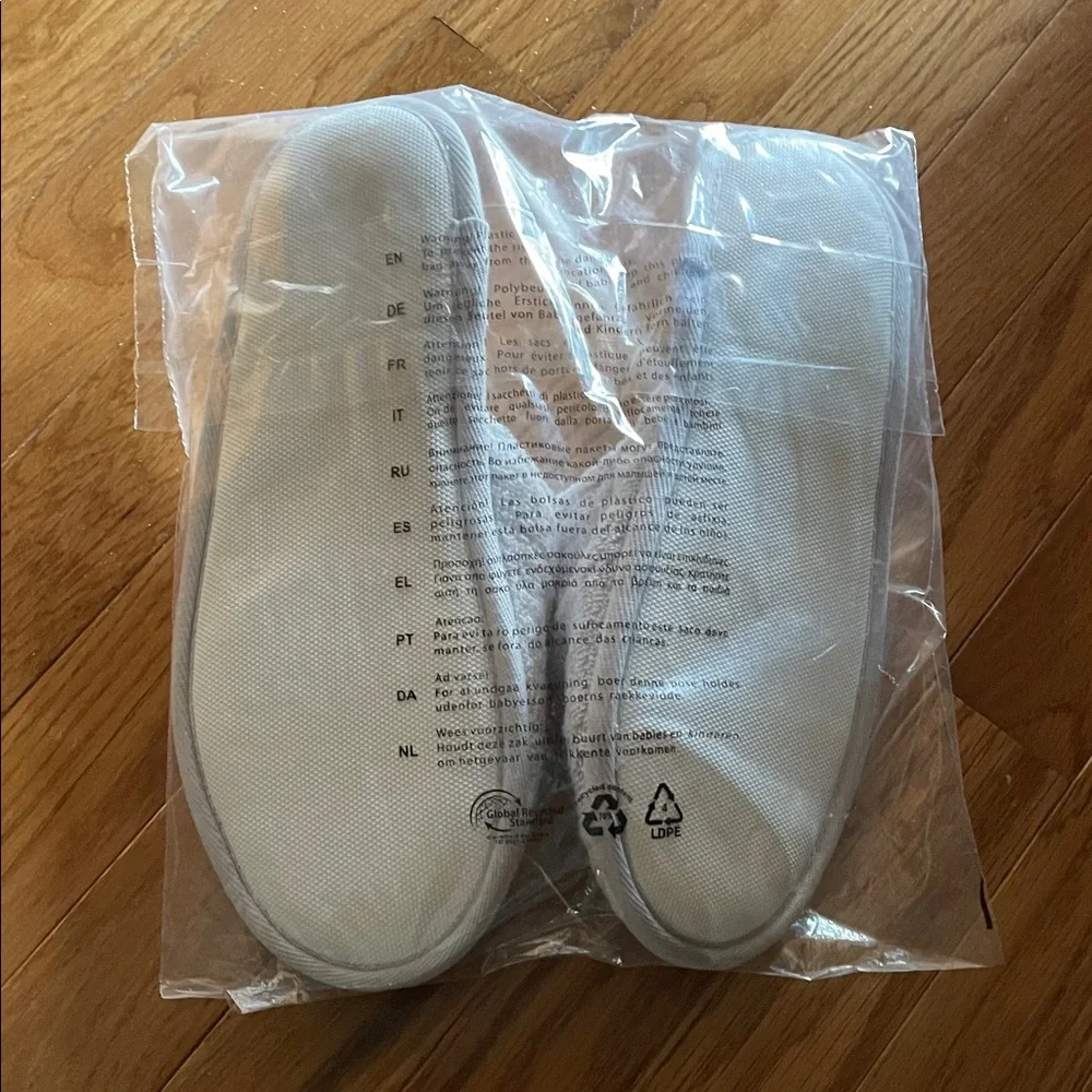 Pottery Barn Dream Slippers in Soft Gray - Picture 3 of 4